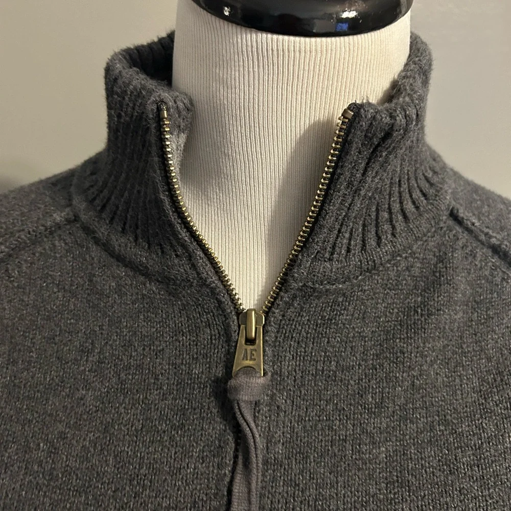 American Eagle outfitters men’s size small pull over sweater with a zip up front